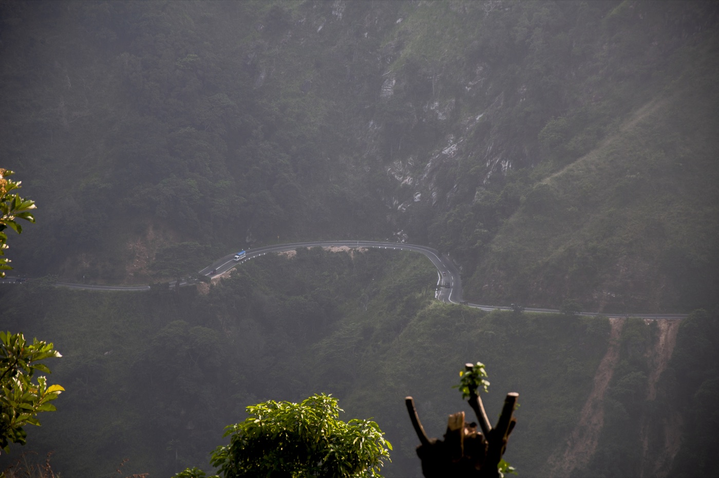 Mountain road near Ella, Sri Lanka